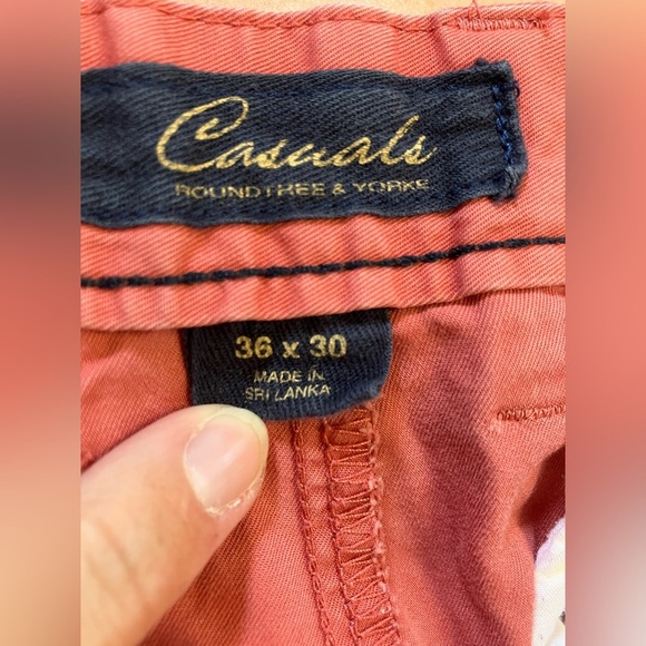 Roundtree & Yorke Men's Rust Chinos - Picture 3 of 3